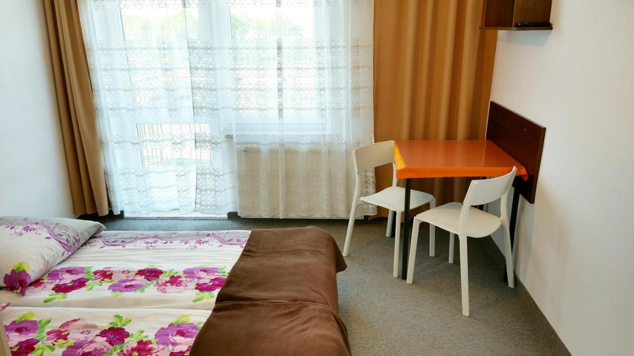 Klif Pokoje Goscinne W Centrum Blisko Morza Устроне-Морске Экстерьер фото
